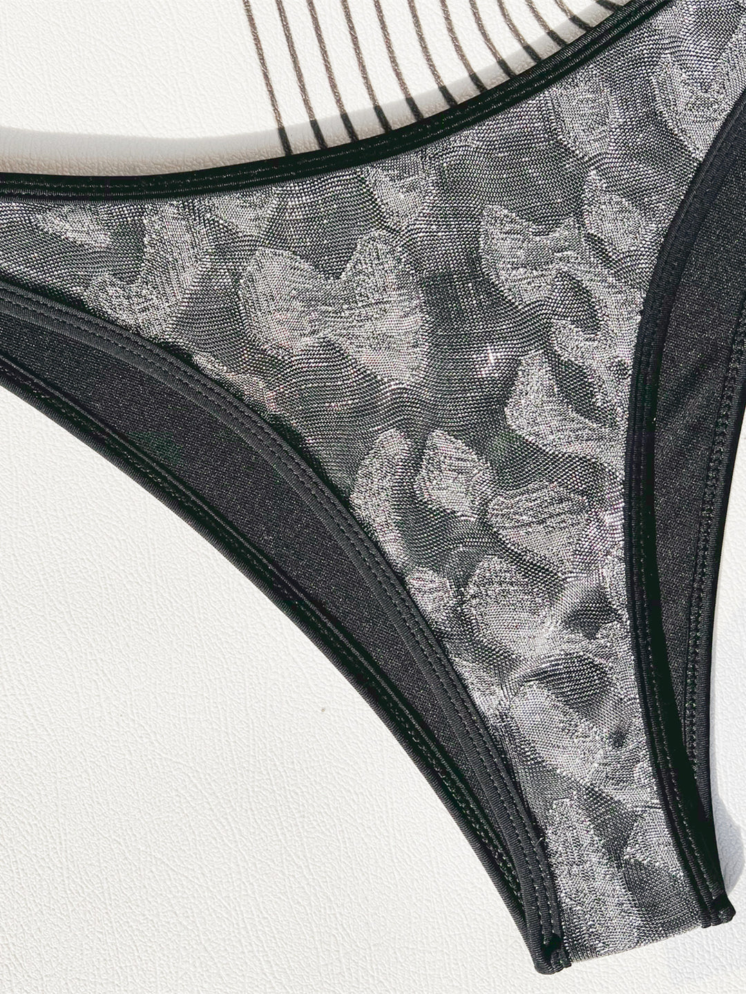 Damen Triangel-Bikini mit stilvollen Metallic-Details Echo Archiv