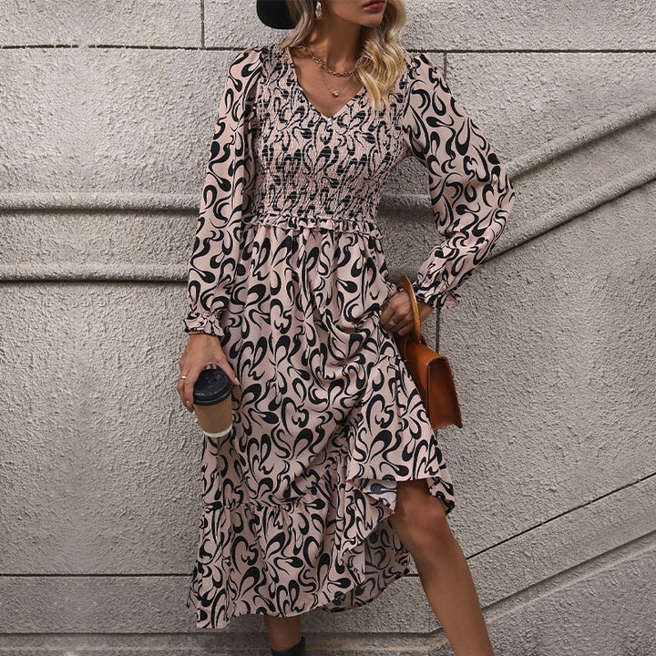 Damen Midikleid mit elastischem Smock-Oberteil, abstraktem Allover‑Print und ausgestelltem Volant‑Saum – Élara