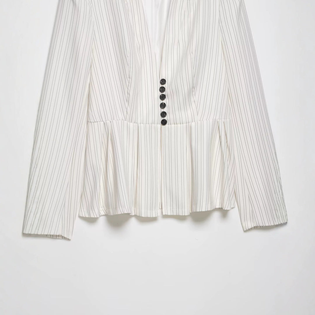 Damen Taillierter Blazer mit Schalkragen, feinen Nadelstreifen und Taillenbetonung Echo Archiv