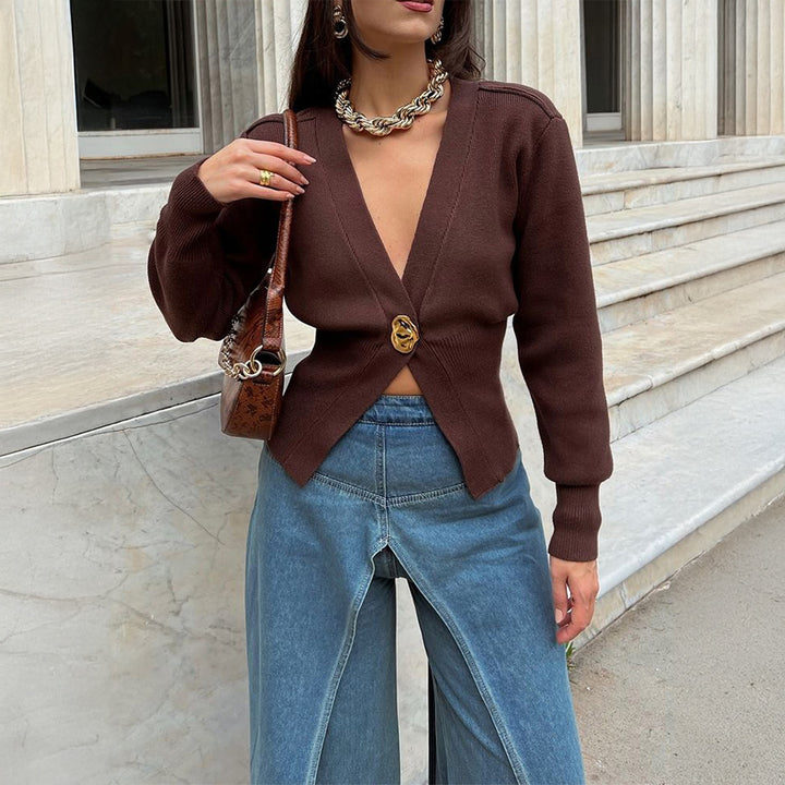 Damen taillierter Kurzcardigan mit tiefem V-Ausschnitt und dekorativem Zierknopf – Veloura