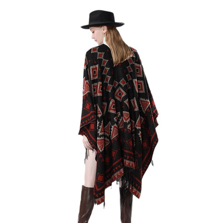 Damen Zweilagiger Kapuzen-Überwurf mit asymmetrischem Fransensaum und geometrischem Jacquard – Montévia