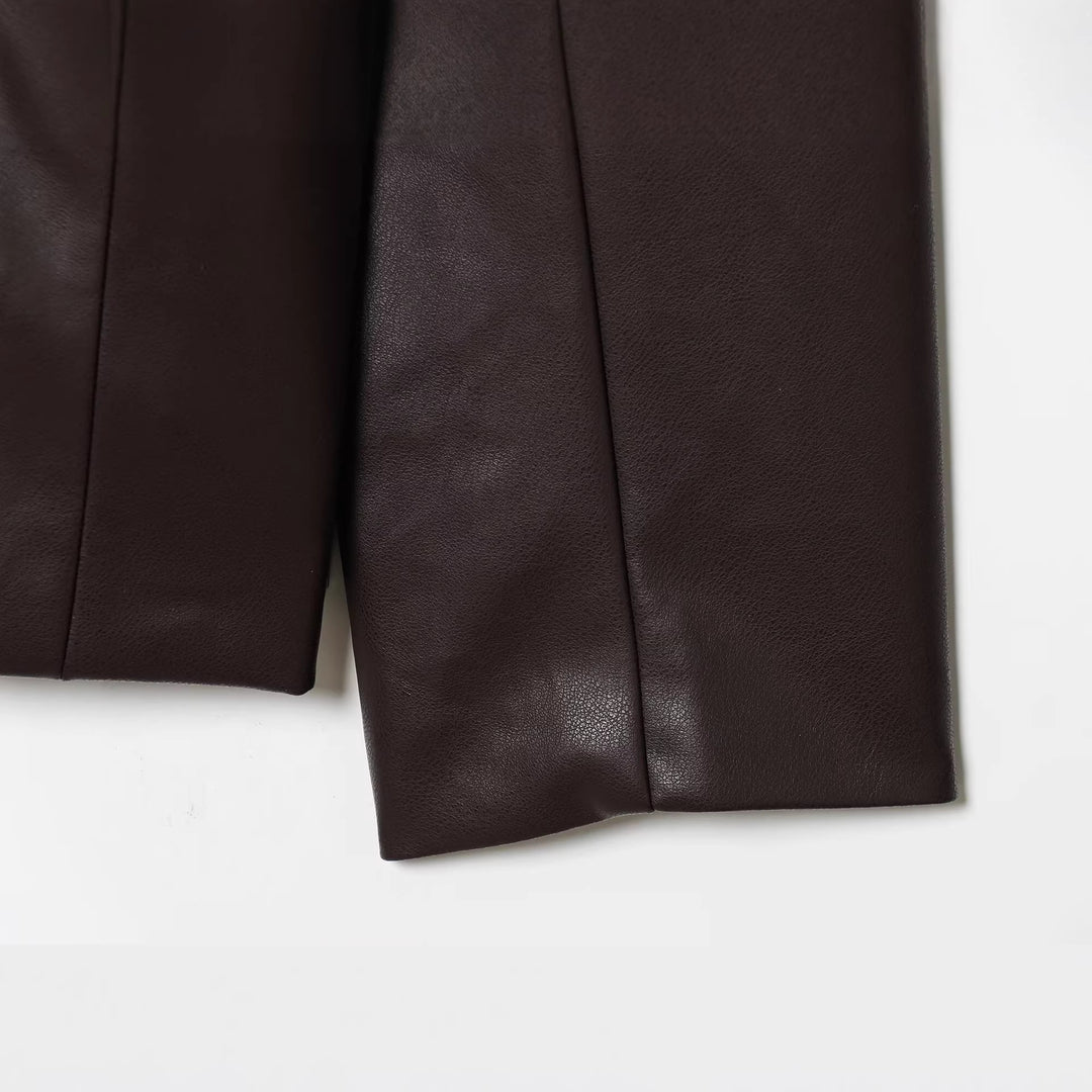 Damen Knopfblazer aus veganer Lederoptik im Cropped‑Boxy‑Schnitt mit Rundhalsausschnitt Echoarchiv
