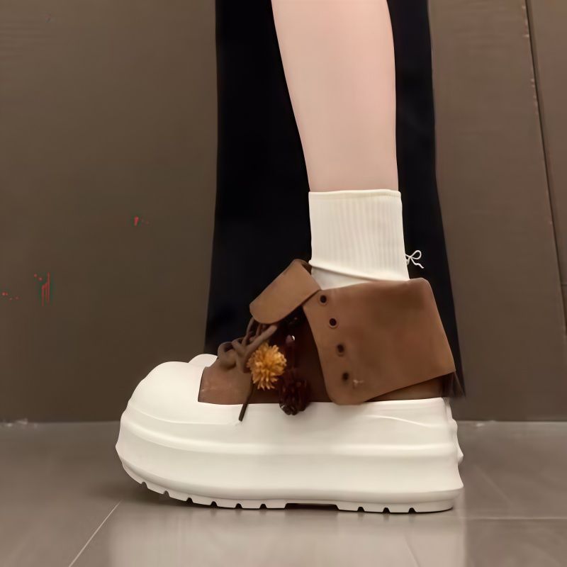 Damen Sportliche Plateau-Sneaker mit verspielten Anhängern Echo Archiv