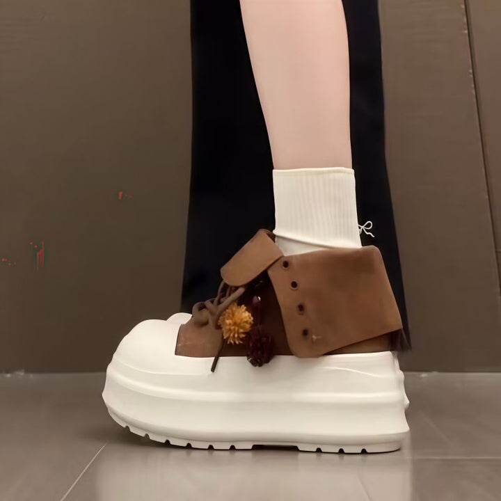 Damen Sportliche Plateau-Sneaker mit verspielten Anhängern Echo Archiv