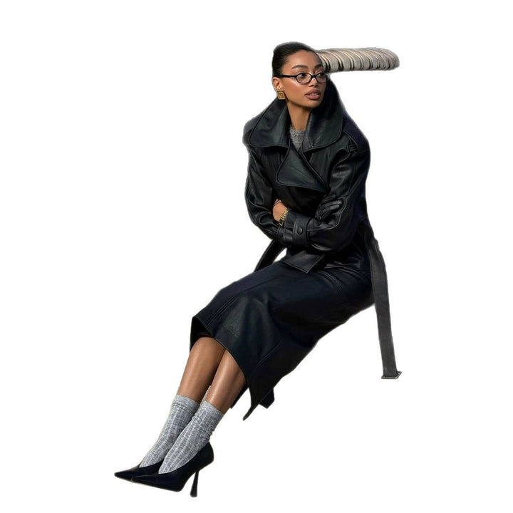 Damen Taillierte Lederjacke mit kurzem Cape‑Einsatz, Schulterpolstern und Bindegürtel Echoarchiv