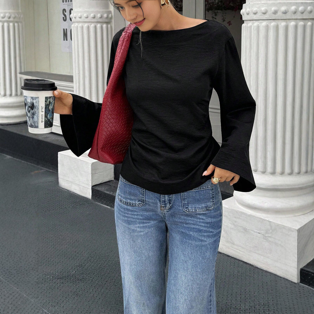 Damen Bootneck-Langarmshirt mit weitem Manschettenärmel und figurbetonter Seitennaht – Avérine
