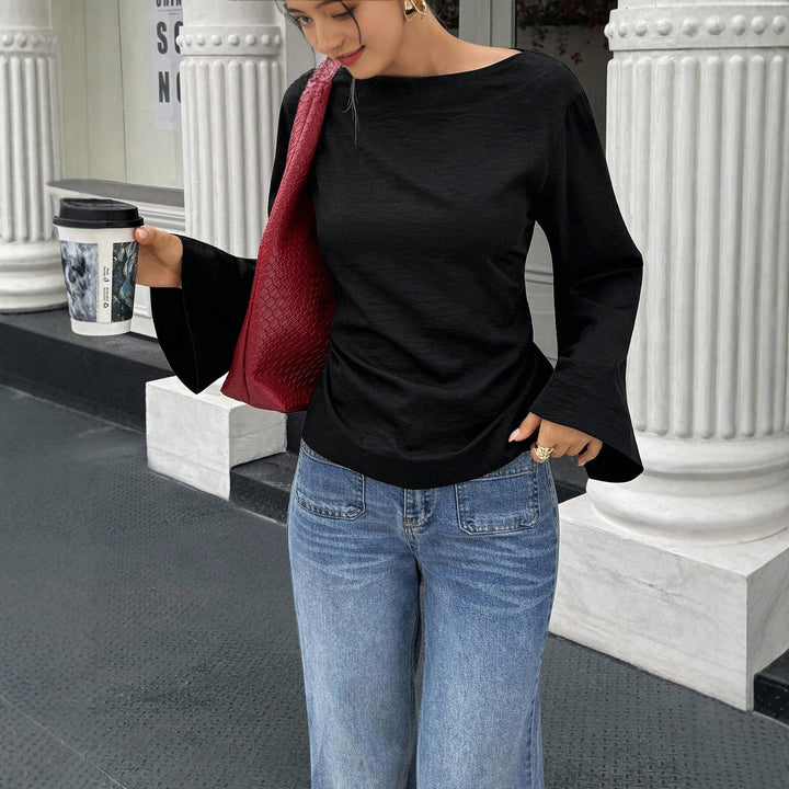 Damen Bootneck-Langarmshirt mit weitem Manschettenärmel und figurbetonter Seitennaht – Avérine