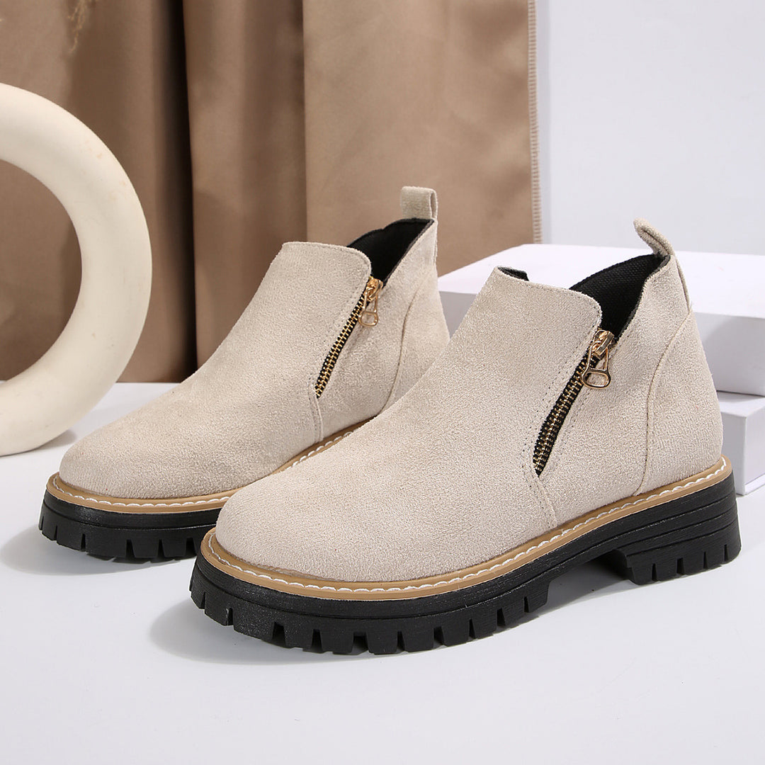 Damen Kurzschaft-Stiefelette aus Velourslederoptik mit profilierter Gummisohle und seitlichem Reißverschluss – Varelle