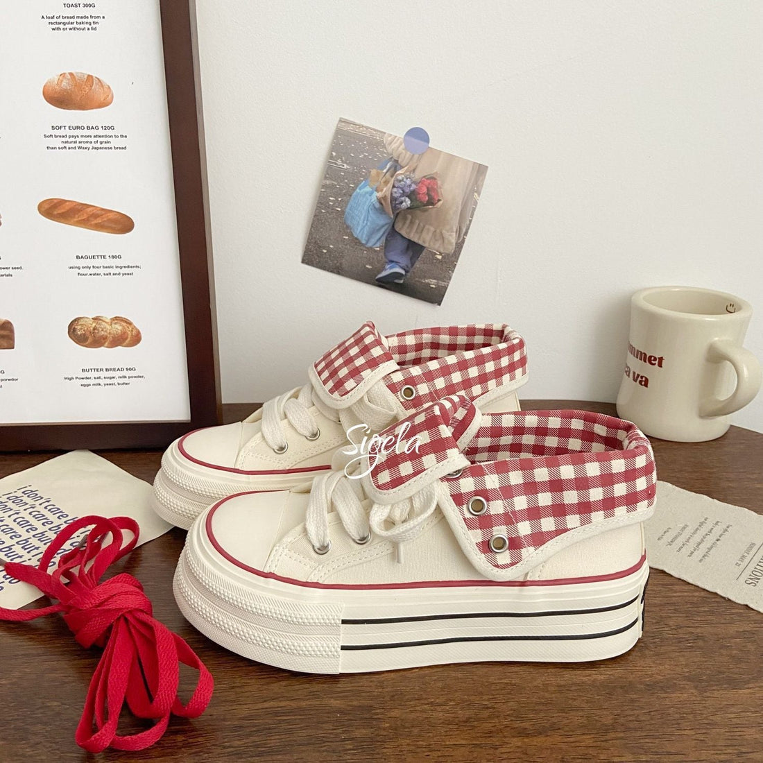 Damen Plateau Sneakers mit verspieltem Karomuster und praktischer Schnürung – Névara