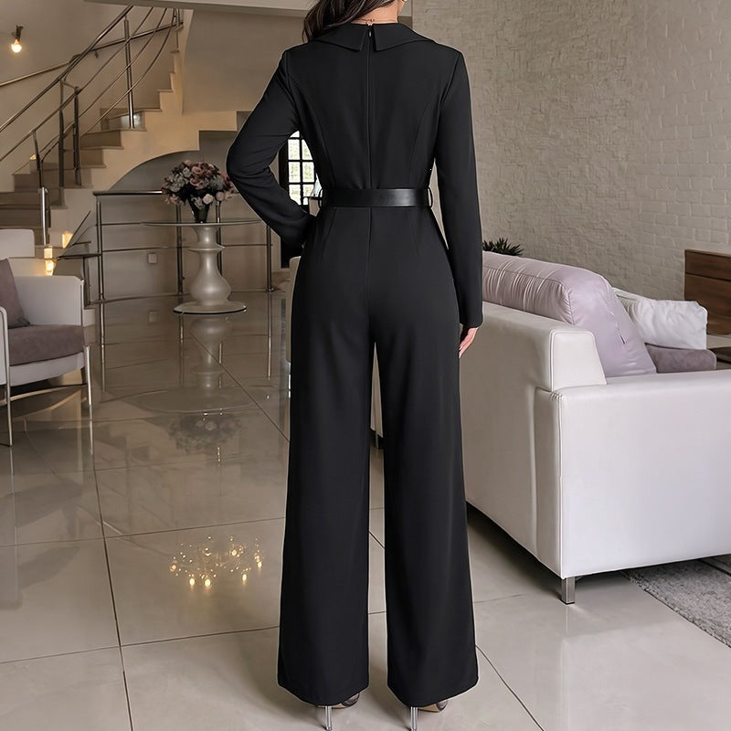 Damen Eleganter Jumpsuit mit tiefem V-Ausschnitt und schmalem Gürtel Echo Archiv