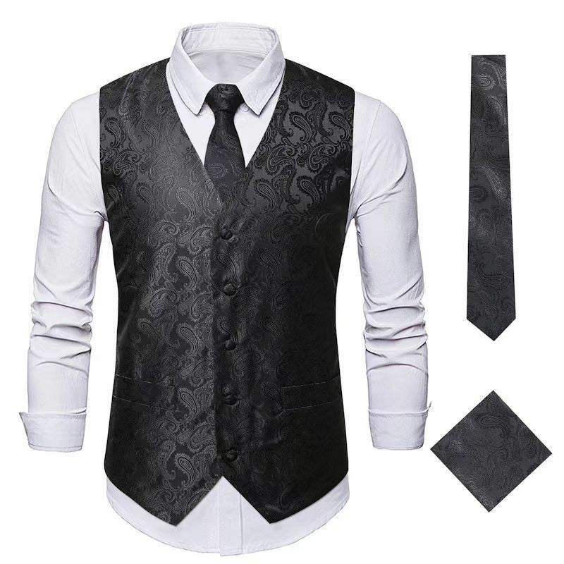 Herren elegantes Weste-Anzugset mit passendem Krawatte und Einstecktuch Echoarchiv