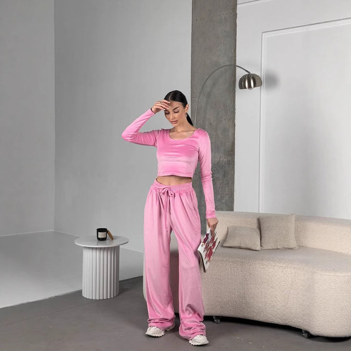 Damen samtiges bauchfreies Langarm-Crop-Top mit weitem Rundhalsausschnitt – Avérine