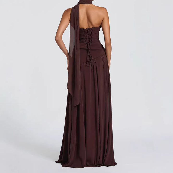 Damen elegantes maxikleid mit schulterfreiem Design und raffinierten Drapierungen Echo Archiv