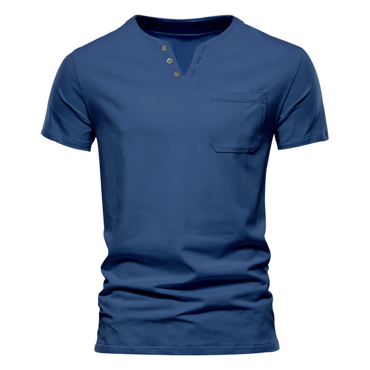 Herren Kurzarm-Henley-T-Shirt mit praktischer Brusttasche und anpassbarem Knopfverschluss Echoarchiv