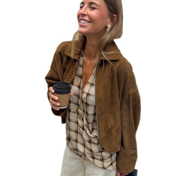 Damen Kurzblouson aus Veloursleder mit Hemdkragen, kastigem Cropped-Schnitt und verdecktem Reißverschluss Echoarchiv