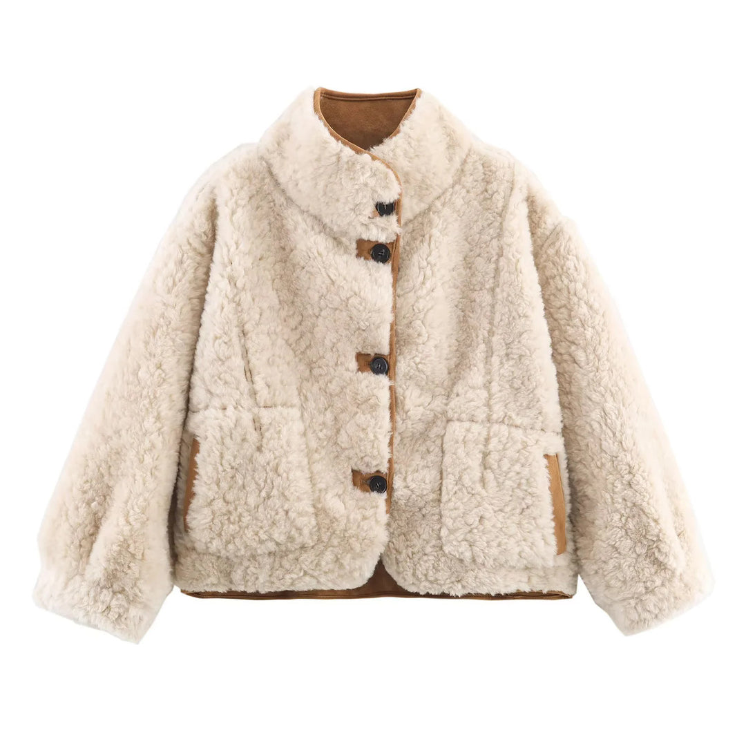 Damen kurze Oversize Lammfelloptik Jacke mit Schalkragen und großen aufgesetzten Taschen – Célinea