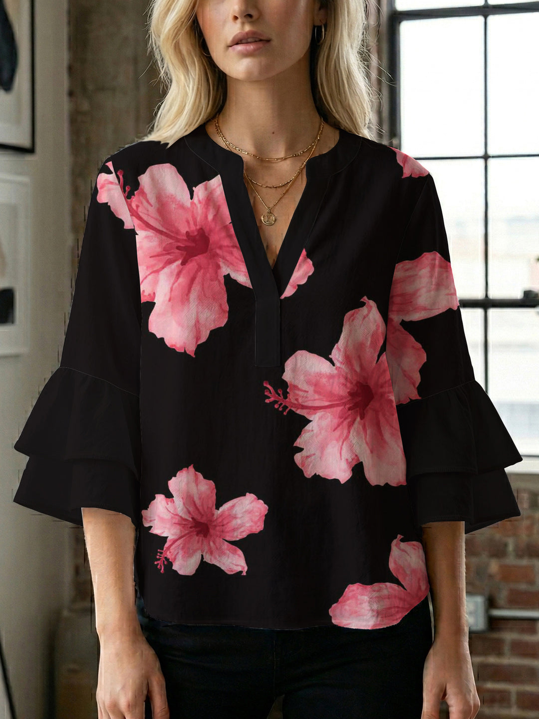 Damen Bluse mit voluminösen Rüschenärmeln und modernem Motiv Echo Archiv