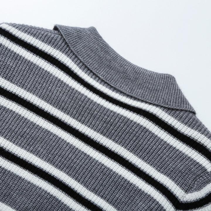 Damen Gestreifter Strickpullover mit Polokragen und Halbreißverschluss Echoarchiv