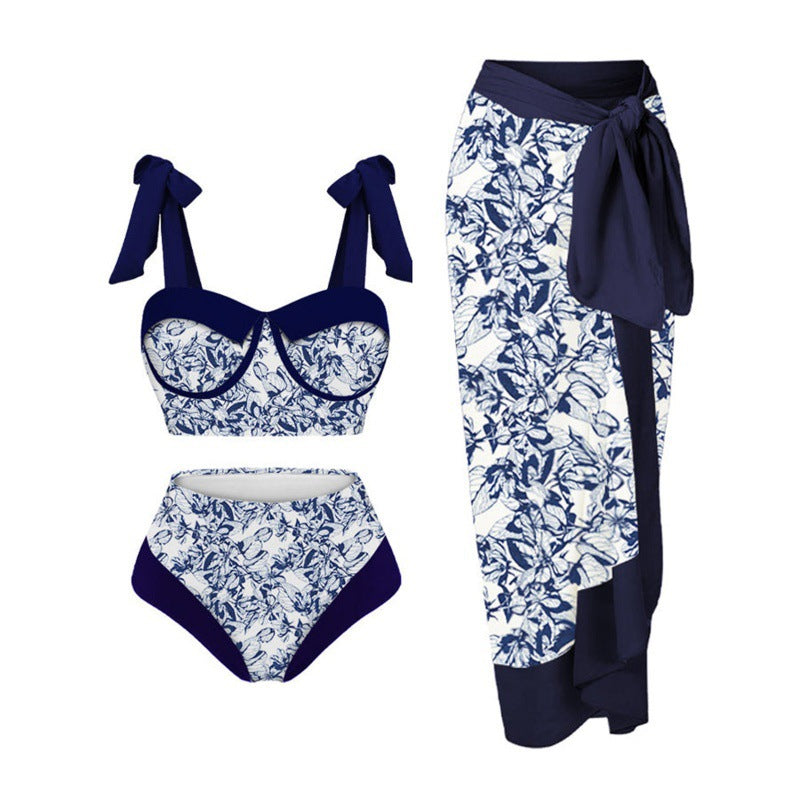 Damen Bikini-Set mit floralem Design und elegantem Überrock Echo Archiv