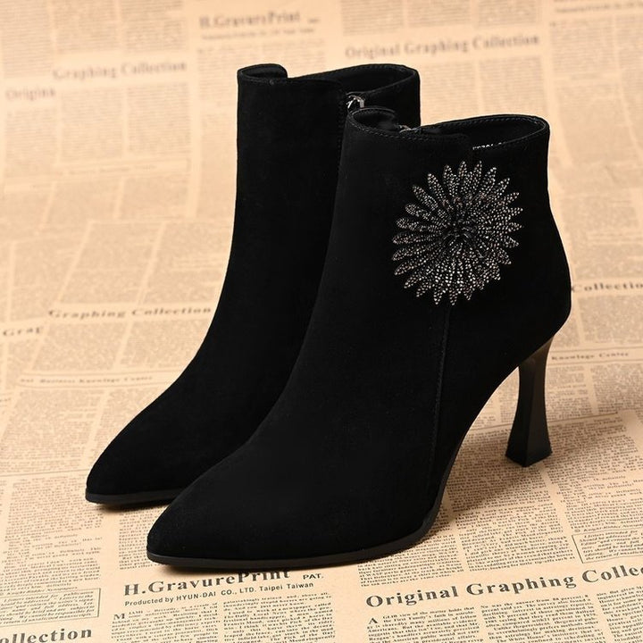 Damen Elegante Veloursleder Stiefeletten mit Glitzer-Pin Echo Archiv