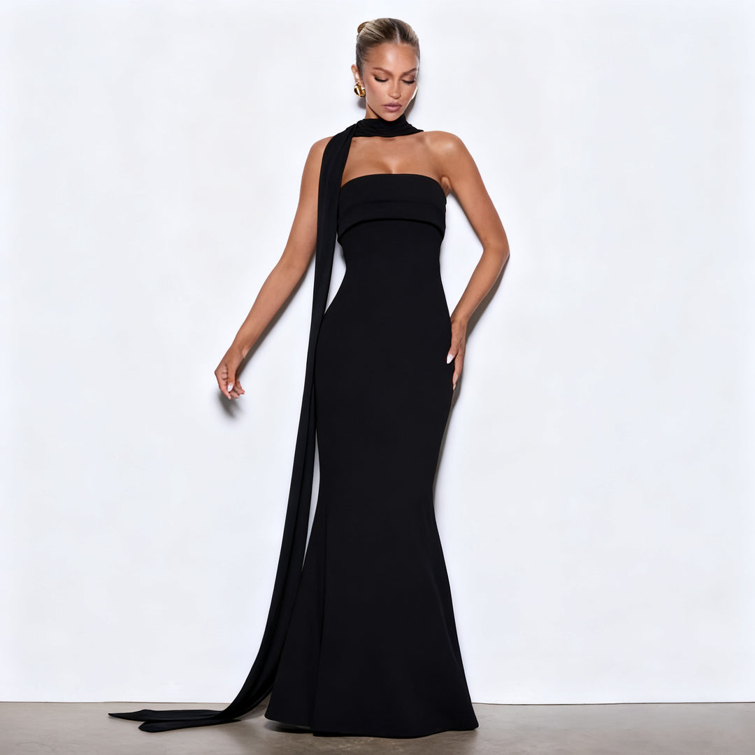 Damen Abendkleid mit eleganter Schleppe Echo Archiv