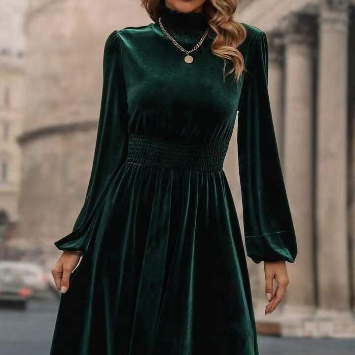Damen Samtkleid mit hochgeschlossenem Design und eleganten langen Ärmeln Echoarchiv