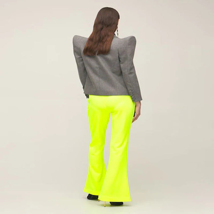 Damen Dreiteiliges Tailoring-Set mit betontem Schulterblazer, Top und Bermuda-Shorts Echoarchiv