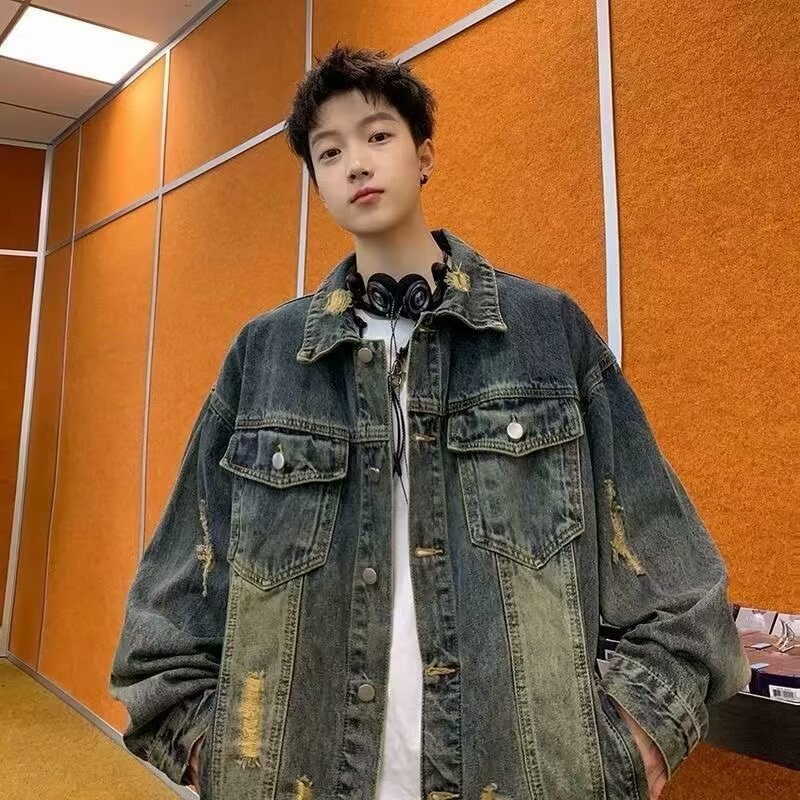 Herren Oversized Denim-Jeansjacke im Vintage-Look mit Distressed-Details und aufgesetzten Pattentaschen Echoarchiv