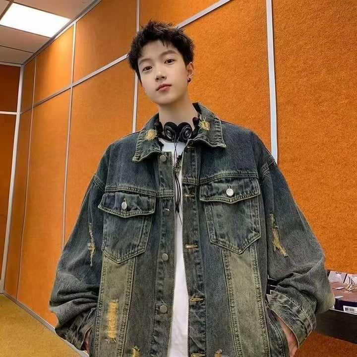 Herren Oversized Denim-Jeansjacke im Vintage-Look mit Distressed-Details und aufgesetzten Pattentaschen Echoarchiv