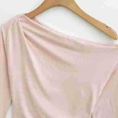 Damen Einschultriges zweiteiliges Set mit gerafftem Crop-Top und tailliertem Maxirock Echoarchiv