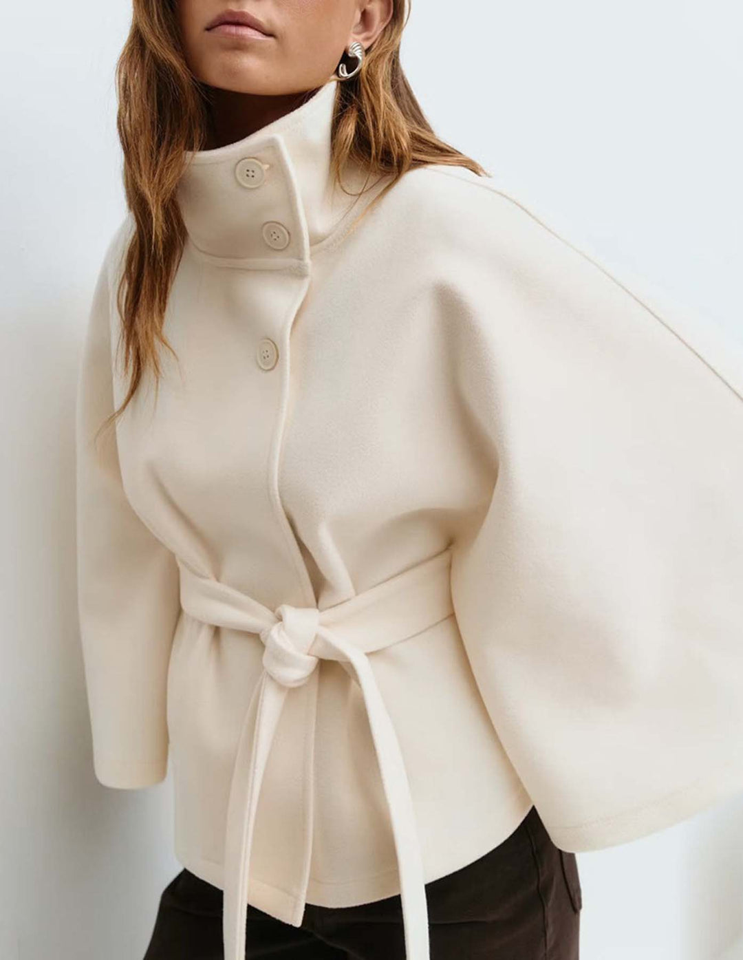 Damen Kurzcape-Mantel mit Stehkragen, Oversize-Ärmeln und Bindegürtel Echo Archiv