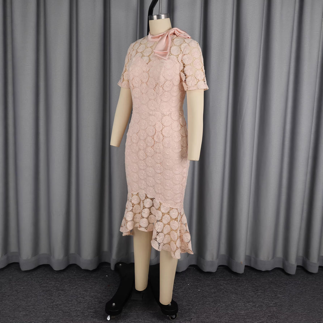 Damen Elegantes Spitzenkleid mit Rüschensaum Echo Archiv