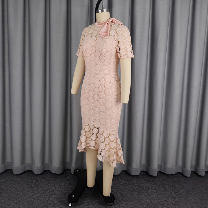 Damen Elegantes Spitzenkleid mit Rüschensaum Echo Archiv