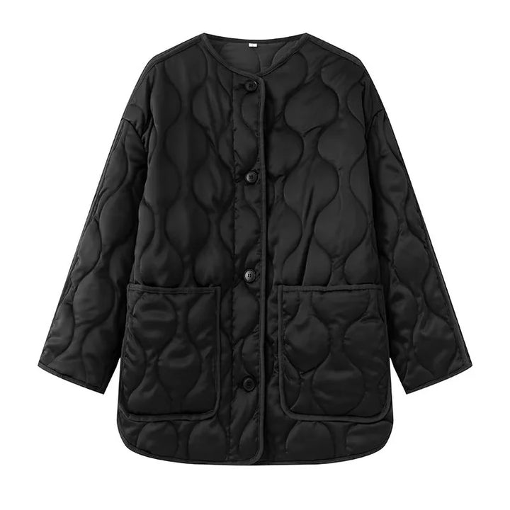 Damen gesteppte Übergangsjacke im Boxy Cut mit Rundhalsausschnitt, organischer Wellensteppung und aufgesetzten Taschen – Célinea