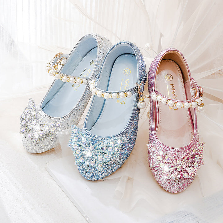 Mädchen Glitzernde Ballerinas mit dekorativen Strass- und Perlenschleifen Echo Archiv