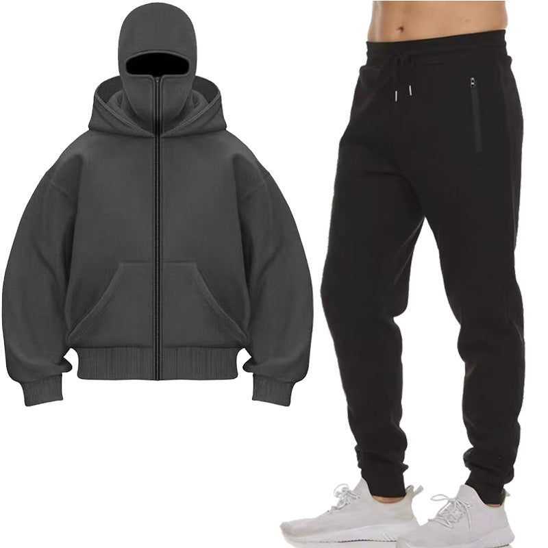Herren Kapuzenjacke mit hohem Kragen und Jogginghose Echoarchiv