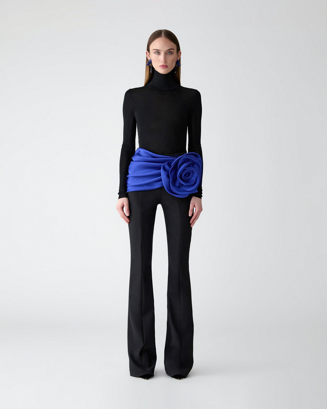 Damen eleganter Ganzkörperanzug mit Blütenapplikation Echo Archiv