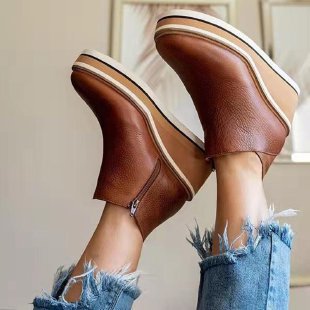 Damen Slip-On Ankleboots mit integriertem Keilabsatz, breiter Plateau-Laufsohle und seitlichem Reißverschluss – Varelle
