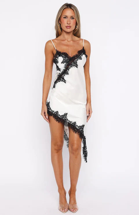 Damen Transparente Spitzen-Negligé mit asymmetrischem Saum und sexy Details Echo Archiv