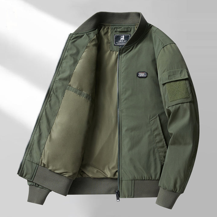 Herren minimalistischer Nylon-Bomber mit wattierter Innenlage und Ärmel-Pattentasche Echo Archiv