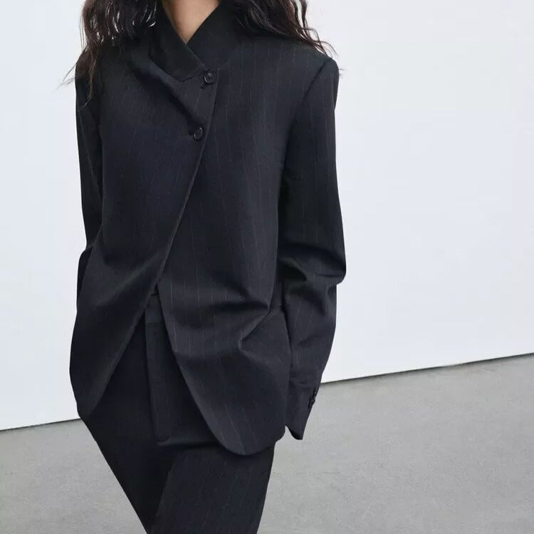 Damen Kurzblazer mit Funnelkragen und asymmetrischer Knopfleiste Echoarchiv