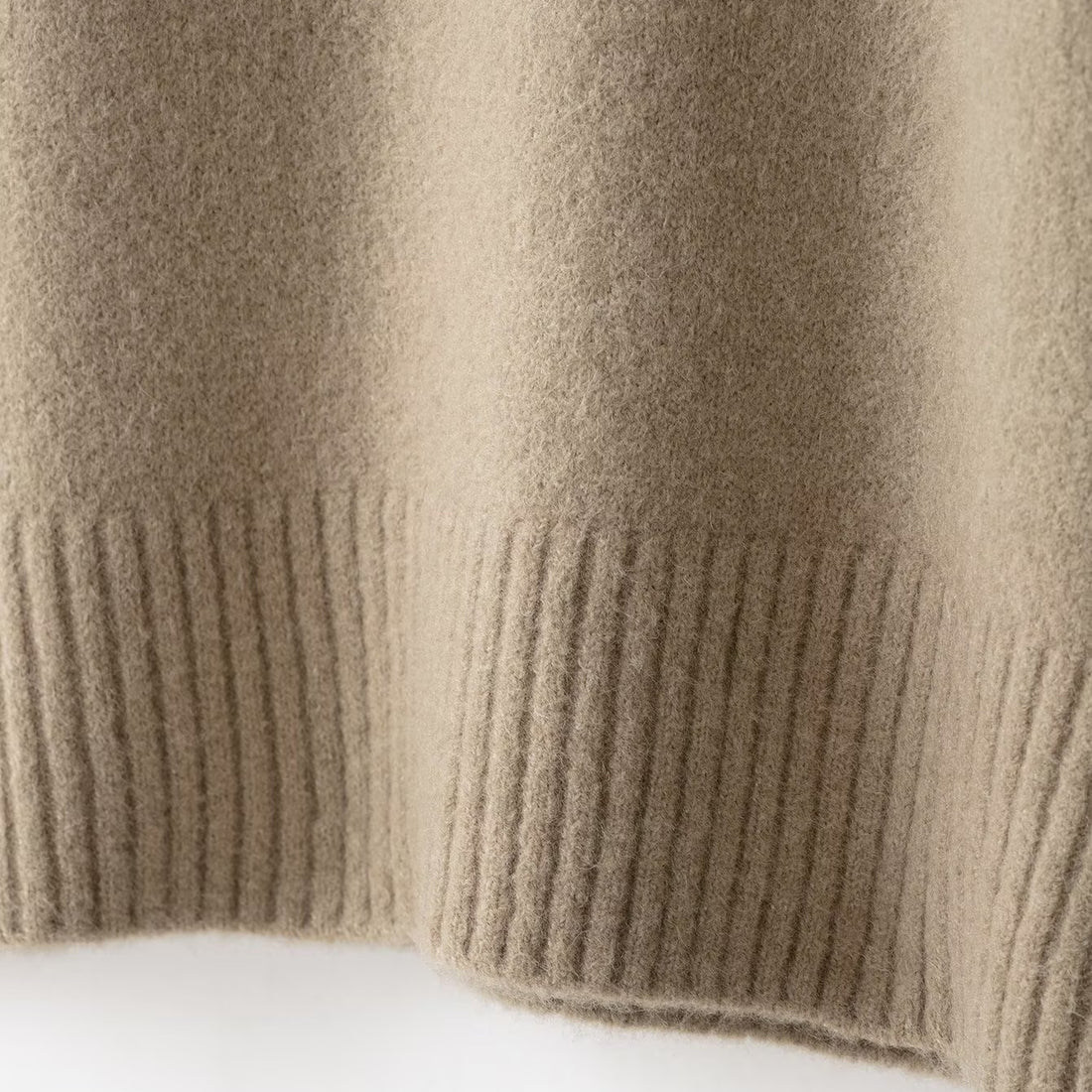 Damen Feiner Oversize-Strickpullover mit Rundhalsausschnitt, überschnittenen Schultern und extra langen Rippbündchen Echoarchiv
