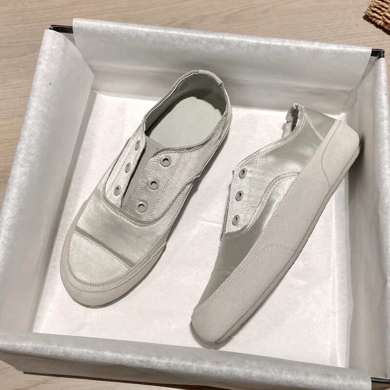 Damen Satin‑Slip‑On Sneaker mit gummierter Zehenkappe und elastischem Einstieg Echo Archiv