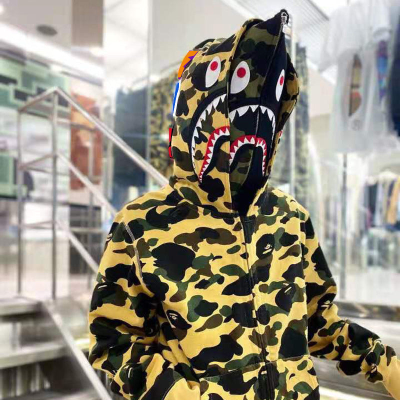 Herren coole Kapuzenjacke mit einzigartigem Camouflage-Design und grafischen Elementen Echoarchiv