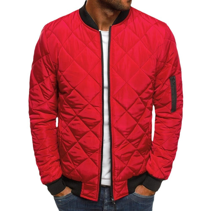 Herren Steppjacke mit hohem Kragen und seitlichen Reißverschlusstaschen Echoarchiv