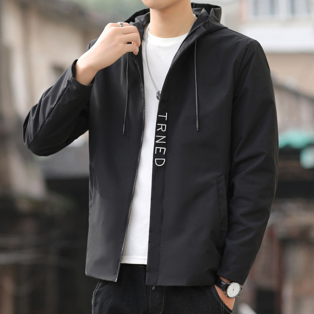 Herren leichte Kapuzen‑Shelljacke mit verdecktem Reißverschluss und minimalistischer Utility‑Optik Echo Archiv