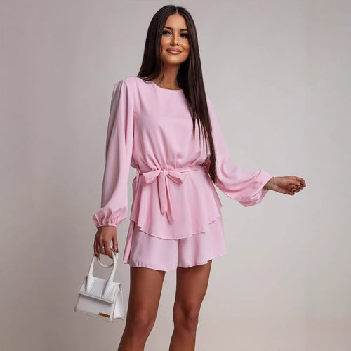 Damen Kurzkleid mit Volantrock, Taillenbindegürtel und Ballonärmeln Echoarchiv