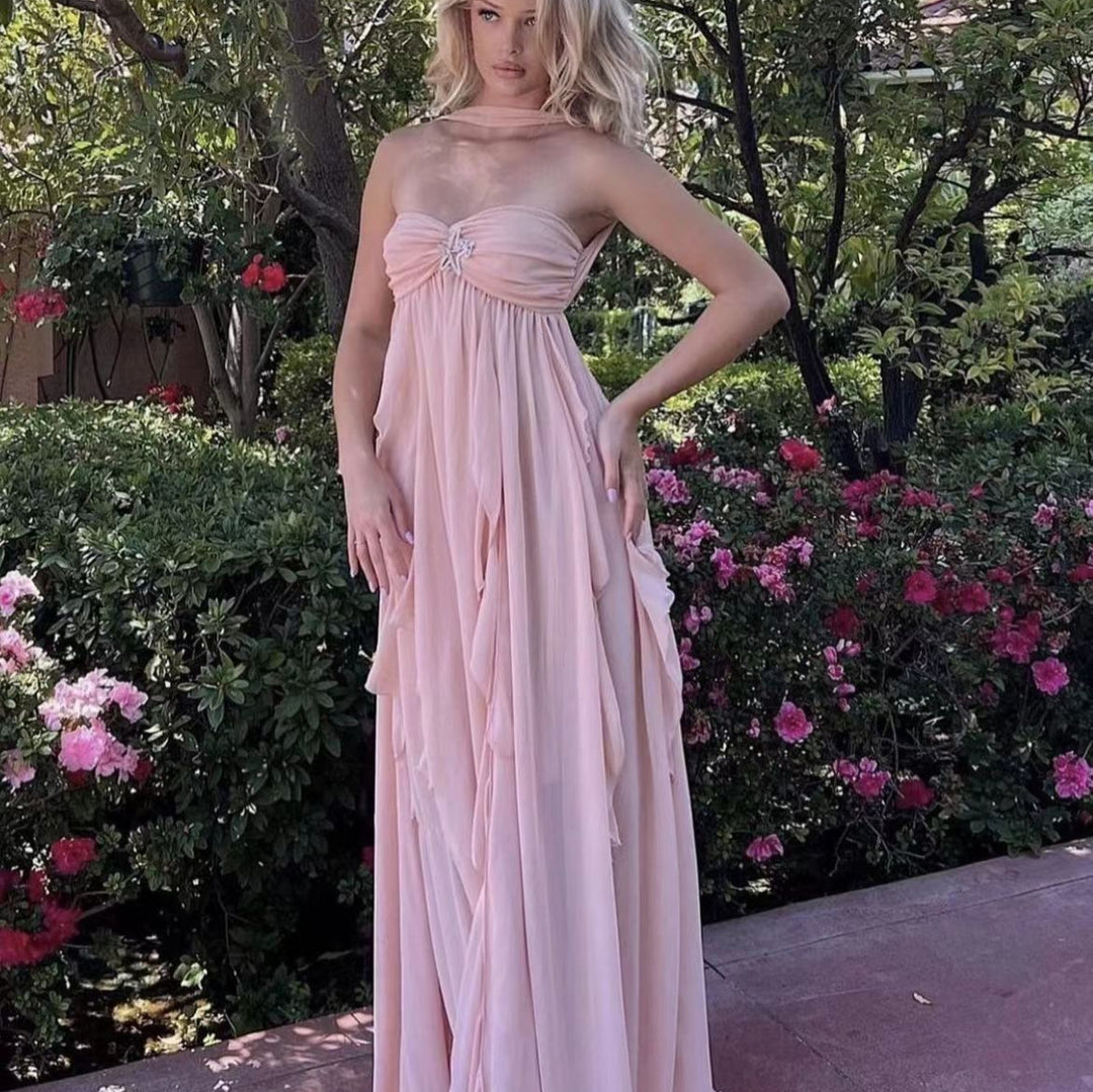 Damen Elegantes Maxi-Kleid mit asymmetrischem Saum und zarten Rüschendetails Echo Archiv