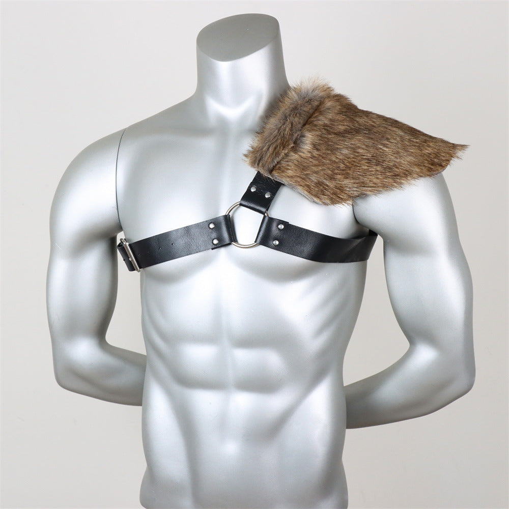 Herren asymmetrisches Schulterharness mit Kunstfell‑Schultercape und verstellbaren Lederriemen Echo Archiv