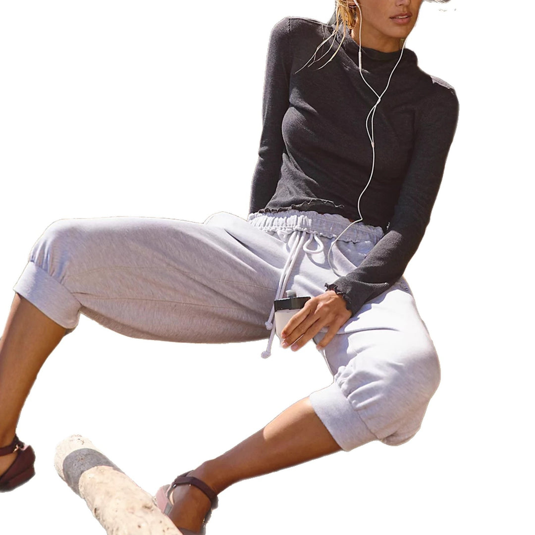 Damen Feines geripptes Longsleeve mit Stehkragen und gewelltem Saum – Avérine